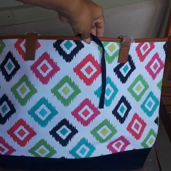 Lakeside Tote - Picture 4 of 4